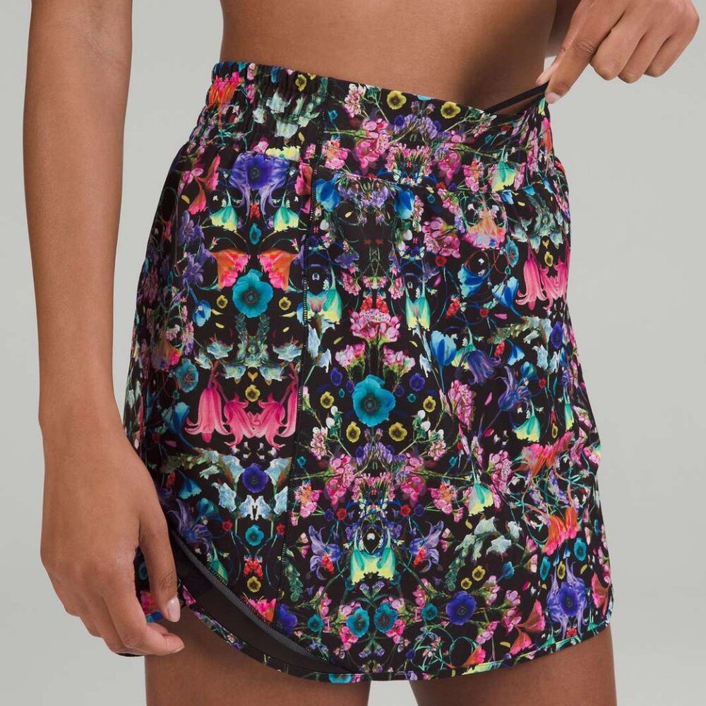 Lululemon Hotty Hot High-Rise Skirt Long Flowerscope Black Multi / Black